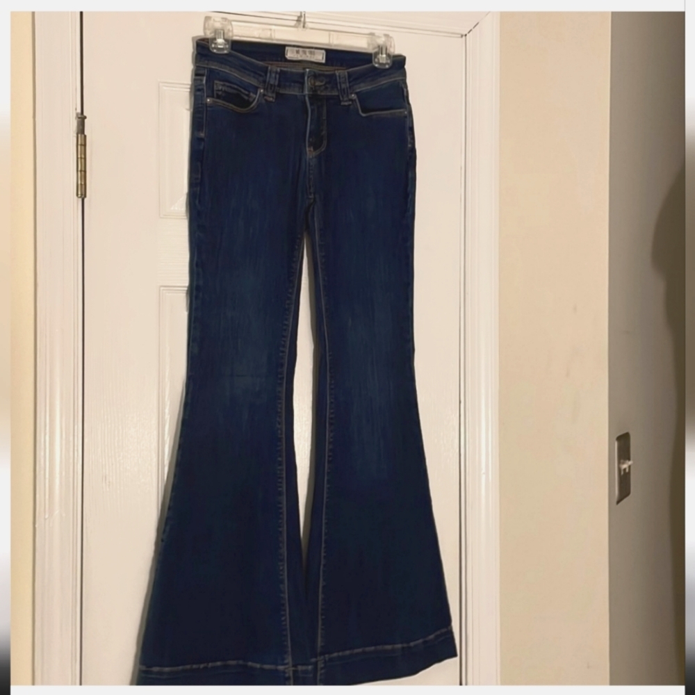 We the Free people stretch bellbottom jeans excellent condition size 26